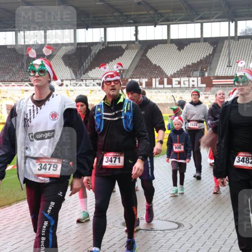 07.12.2025 - St. Pauli X-Mass-Run No. 15 Luisa Fischer http://msf.ph/oto/9387898 07.12.2025 11:48:30 Ziel 15, 3479, 5, 3471, 900, 1534, 3482, 2842, 207, 245, 724, 796, 990, 1032, 1471, 1474, 1534, 1539, 1540, 1597, 1622, 1951, 2381, 2384, 2451, 2452, 2475, 2516, 2842, 3225, 3227, 3312, 3313, 3504, 3528, 3542, 3545, 3547, 3602, 3635, 3638, 3657, 4425, 4427 meine-sportfotos.de