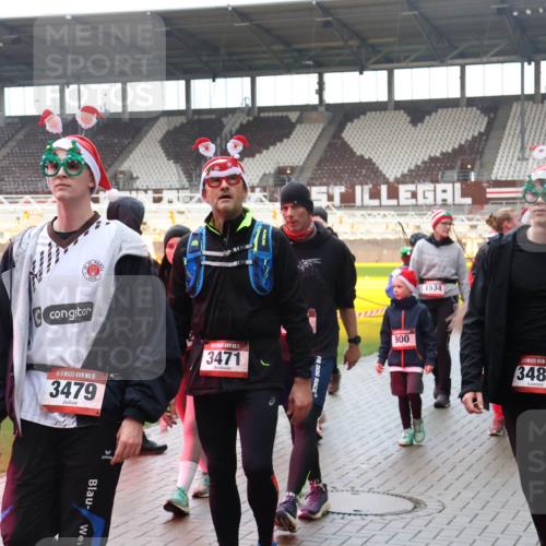 07.12.2025 - St. Pauli X-Mass-Run No. 15 Luisa Fischer http://msf.ph/oto/9387900 07.12.2025 11:48:30 Ziel 15, 3479, 5, 3471, 1534, 900, 15, 3482, 207, 245, 724, 796, 990, 1032, 1471, 1474, 1534, 1539, 1540, 1597, 1622, 1951, 2381, 2384, 2451, 2452, 2475, 2516, 2842, 3225, 3227, 3312, 3313, 3504, 3528, 3542, 3545, 3547, 3602, 3635, 3638, 3657, 4425, 4427 meine-sportfotos.de