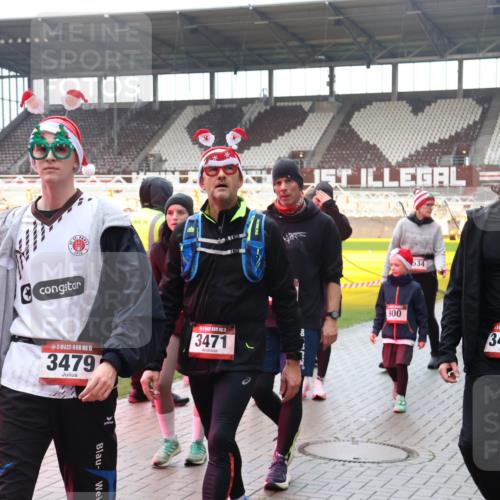 07.12.2025 - St. Pauli X-Mass-Run No. 15 Luisa Fischer http://msf.ph/oto/9387901 07.12.2025 11:48:31 Ziel 15, 3479, 3471, 534, 900, 15, 3482, 20, 207, 245, 724, 796, 990, 1032, 1471, 1474, 1534, 1539, 1540, 1597, 1622, 1951, 2381, 2384, 2451, 2452, 2475, 2516, 2842, 3225, 3227, 3312, 3313, 3504, 3528, 3542, 3545, 3547, 3602, 3635, 3638, 3657, 4425, 4427 meine-sportfotos.de