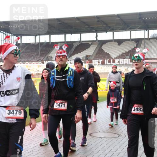 07.12.2025 - St. Pauli X-Mass-Run No. 15 Luisa Fischer http://msf.ph/oto/9387903 07.12.2025 11:48:31 Ziel 1, 15, 3479, 3471, 900, 1, 3482, 26, 207, 245, 724, 796, 990, 1032, 1471, 1474, 1534, 1539, 1540, 1597, 1622, 1951, 2381, 2384, 2451, 2452, 2475, 2516, 2842, 3225, 3227, 3312, 3313, 3504, 3528, 3542, 3545, 3547, 3602, 3635, 3638, 3657, 4425, 4427 meine-sportfotos.de