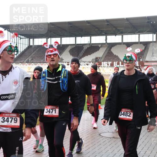 07.12.2025 - St. Pauli X-Mass-Run No. 15 Luisa Fischer http://msf.ph/oto/9387905 07.12.2025 11:48:32 Ziel 15, 3479, 5, 3471, 98, 15, 3482, 2, 207, 724, 796, 990, 1032, 1471, 1474, 1534, 1539, 1597, 1622, 1951, 2381, 2384, 2451, 2452, 2475, 2516, 2842, 3225, 3227, 3312, 3313, 3504, 3528, 3542, 3545, 3547, 3602, 3635, 3638, 3657, 4425, 4427 meine-sportfotos.de