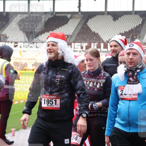 07.12.2025 - St. Pauli X-Mass-Run No. 15 Luisa Fischer http://msf.ph/oto/9387911 07.12.2025 11:48:39 Ziel 15, 1951, 15, 24, 200, 207, 616, 724, 732, 796, 990, 1032, 1471, 1474, 1534, 1539, 1597, 1622, 1926, 1927, 1951, 2381, 2384, 2432, 2451, 2452, 2475, 2516, 2842, 3225, 3227, 3312, 3313, 3504, 3528, 3542, 3545, 3547, 3602, 3635, 3638, 3646, 3657, 4423, 4424, 4425, 4426, 4427, 4477, 4480 meine-sportfotos.de