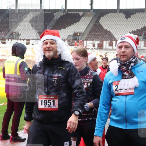 07.12.2025 - St. Pauli X-Mass-Run No. 15 Luisa Fischer http://msf.ph/oto/9387912 07.12.2025 11:48:40 Ziel 15, 1951, 15, 5, 201, 207, 616, 724, 732, 796, 990, 1032, 1471, 1474, 1534, 1539, 1597, 1622, 1926, 1927, 1951, 2381, 2384, 2432, 2451, 2452, 2475, 2516, 2842, 3225, 3227, 3312, 3313, 3504, 3528, 3542, 3545, 3547, 3602, 3635, 3638, 3646, 3657, 4423, 4424, 4425, 4426, 4427, 4477, 4480 meine-sportfotos.de