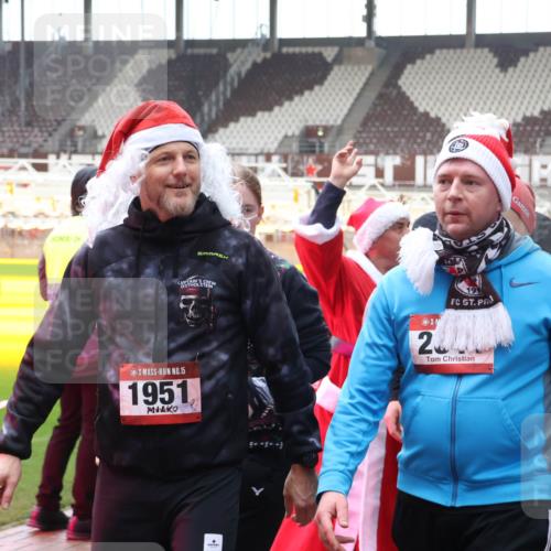 07.12.2025 - St. Pauli X-Mass-Run No. 15 Luisa Fischer http://msf.ph/oto/9387914 07.12.2025 11:48:40 Ziel 3602, 15, 1951, 200, 207, 616, 724, 732, 796, 990, 1032, 1471, 1474, 1534, 1539, 1597, 1622, 1926, 1927, 1951, 2381, 2384, 2432, 2451, 2452, 2475, 2516, 2842, 3225, 3227, 3312, 3313, 3504, 3528, 3542, 3545, 3547, 3602, 3635, 3638, 3646, 3657, 4423, 4424, 4425, 4426, 4427, 4477, 4480 meine-sportfotos.de