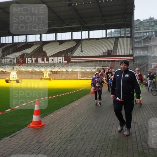 07.12.2025 - St. Pauli X-Mass-Run No. 15 Fabian Wolf http://msf.ph/oto/9387916 07.12.2025 10:18:45 Ziel 243, 264, 269, 721, 1034, 1607, 1671, 2152, 2631, 2925, 3862, 4521, 4522, 4524, 4547 meine-sportfotos.de