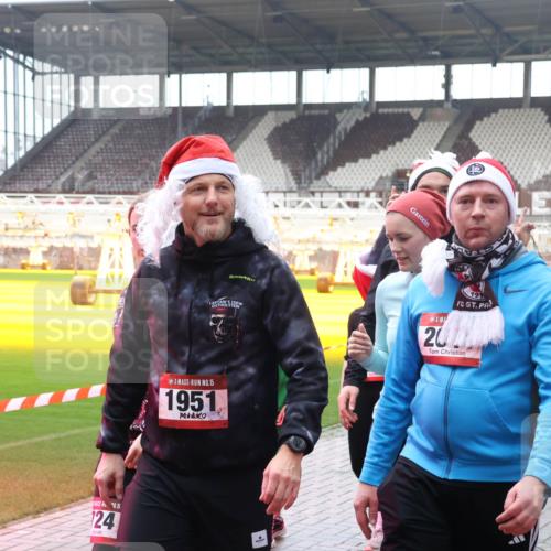 07.12.2025 - St. Pauli X-Mass-Run No. 15 Luisa Fischer http://msf.ph/oto/9387917 07.12.2025 11:48:41 Ziel 15, 124, 15, 1951, 20, 3602, 207, 616, 724, 732, 796, 990, 1032, 1471, 1474, 1534, 1539, 1597, 1622, 1911, 1926, 1927, 2381, 2384, 2432, 2451, 2452, 2475, 2516, 2842, 3225, 3227, 3312, 3313, 3504, 3528, 3542, 3545, 3547, 3602, 3635, 3638, 3646, 3657, 4134, 4423, 4424, 4425, 4426, 4427, 4477, 4480 meine-sportfotos.de