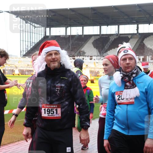 07.12.2025 - St. Pauli X-Mass-Run No. 15 Luisa Fischer http://msf.ph/oto/9387918 07.12.2025 11:48:41 Ziel 15, 1951, 2010, 79, 207, 616, 724, 732, 796, 990, 1032, 1471, 1474, 1534, 1539, 1597, 1622, 1911, 1926, 1927, 2381, 2384, 2432, 2451, 2452, 2475, 2516, 2842, 3225, 3227, 3312, 3313, 3504, 3528, 3542, 3545, 3547, 3602, 3635, 3638, 3646, 3657, 4134, 4423, 4424, 4425, 4426, 4427, 4477, 4480 meine-sportfotos.de