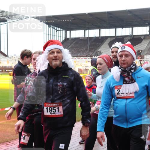 07.12.2025 - St. Pauli X-Mass-Run No. 15 Luisa Fischer http://msf.ph/oto/9387919 07.12.2025 11:48:41 Ziel 15, 24, 15, 1951, 200, 23, 3602, 207, 616, 724, 732, 796, 990, 1032, 1471, 1474, 1534, 1539, 1597, 1622, 1911, 1926, 1927, 2381, 2384, 2432, 2451, 2452, 2475, 2516, 2842, 3225, 3227, 3312, 3313, 3504, 3528, 3542, 3545, 3547, 3602, 3635, 3638, 3646, 3657, 4134, 4423, 4424, 4425, 4426, 4427, 4477, 4480 meine-sportfotos.de