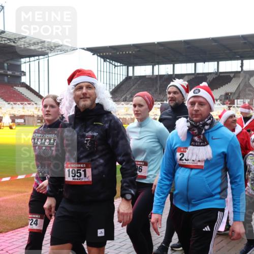 07.12.2025 - St. Pauli X-Mass-Run No. 15 Luisa Fischer http://msf.ph/oto/9387920 07.12.2025 11:48:42 Ziel 124, 15, 1951, 5, 6, 200, 3602, 207, 616, 724, 732, 796, 990, 1471, 1474, 1534, 1539, 1597, 1911, 1926, 1927, 2381, 2384, 2432, 2451, 2452, 2475, 2516, 2842, 3225, 3227, 3312, 3313, 3504, 3528, 3542, 3545, 3547, 3602, 3635, 3638, 3646, 3657, 4134, 4423, 4424, 4425, 4426, 4427, 4477, 4480 meine-sportfotos.de