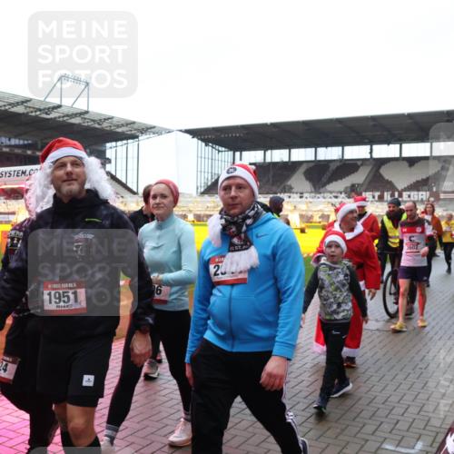 07.12.2025 - St. Pauli X-Mass-Run No. 15 Luisa Fischer http://msf.ph/oto/9387923 07.12.2025 11:48:42 Ziel 15, 1951, 200, 3602, 207, 616, 724, 732, 796, 990, 1471, 1474, 1534, 1539, 1597, 1911, 1926, 1927, 2381, 2384, 2432, 2451, 2452, 2475, 2516, 2842, 3225, 3227, 3312, 3313, 3504, 3528, 3542, 3545, 3547, 3602, 3635, 3638, 3646, 3657, 4134, 4423, 4424, 4425, 4426, 4427, 4477, 4480 meine-sportfotos.de