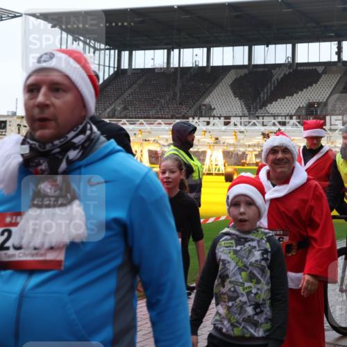 07.12.2025 - St. Pauli X-Mass-Run No. 15 Luisa Fischer http://msf.ph/oto/9387924 07.12.2025 11:48:43 Ziel 23100, 15, 3602, 207, 616, 724, 732, 796, 990, 1471, 1474, 1597, 1891, 1911, 1926, 1927, 2381, 2384, 2432, 2451, 2452, 2475, 2516, 2842, 3227, 3312, 3313, 3504, 3528, 3542, 3545, 3547, 3602, 3635, 3638, 3646, 3657, 4134, 4423, 4424, 4425, 4426, 4427, 4477, 4480 meine-sportfotos.de