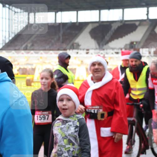 07.12.2025 - St. Pauli X-Mass-Run No. 15 Luisa Fischer http://msf.ph/oto/9387926 07.12.2025 11:48:43 Ziel 1597, 616, 1602, 207, 616, 724, 732, 796, 990, 1471, 1474, 1597, 1891, 1911, 1926, 1927, 2381, 2384, 2432, 2451, 2452, 2475, 2516, 2842, 3227, 3312, 3313, 3504, 3528, 3542, 3545, 3547, 3602, 3635, 3638, 3646, 3657, 4134, 4423, 4424, 4425, 4426, 4427, 4477, 4480 meine-sportfotos.de