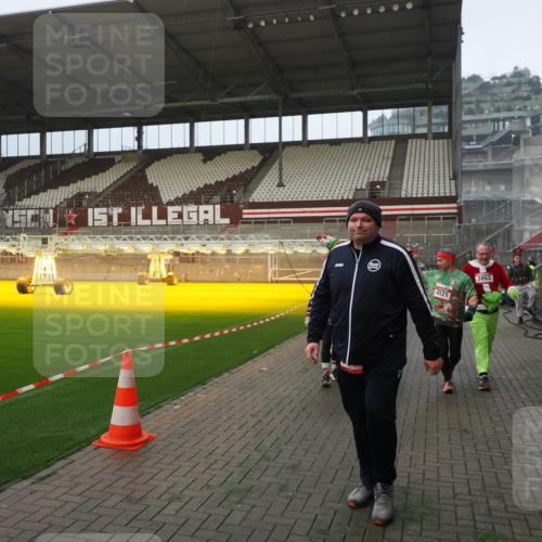 07.12.2025 - St. Pauli X-Mass-Run No. 15 Fabian Wolf http://msf.ph/oto/9387928 07.12.2025 10:18:46 Ziel 243, 721, 1034, 1607, 1671, 2152, 2631, 2925, 3862, 4521, 4522, 4524, 4547 meine-sportfotos.de