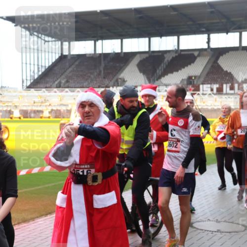 07.12.2025 - St. Pauli X-Mass-Run No. 15 Luisa Fischer http://msf.ph/oto/9387932 07.12.2025 11:48:44 Ziel 15, 97, 15, 616, 3602, 3528, 20, 207, 616, 724, 732, 796, 990, 1471, 1474, 1597, 1891, 1911, 1926, 1927, 2381, 2384, 2432, 2451, 2452, 2475, 2516, 2842, 3023, 3312, 3313, 3388, 3504, 3528, 3542, 3545, 3547, 3602, 3635, 3638, 3646, 3657, 4134, 4423, 4424, 4425, 4426, 4427, 4477, 4480 meine-sportfotos.de