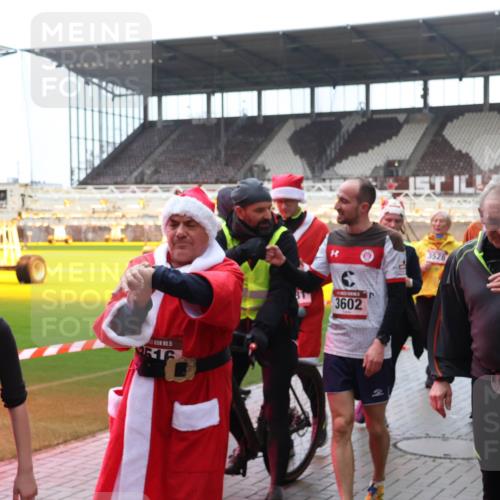 07.12.2025 - St. Pauli X-Mass-Run No. 15 Luisa Fischer http://msf.ph/oto/9387933 07.12.2025 11:48:45 Ziel 15, 1597, 5, 9616, 3602, 3528, 3313, 207, 616, 724, 732, 796, 990, 1471, 1474, 1597, 1891, 1911, 1926, 1927, 2381, 2384, 2432, 2516, 2842, 3023, 3312, 3313, 3388, 3504, 3528, 3542, 3545, 3547, 3602, 3635, 3638, 3646, 3657, 4134, 4423, 4424, 4425, 4426, 4427, 4477, 4480 meine-sportfotos.de