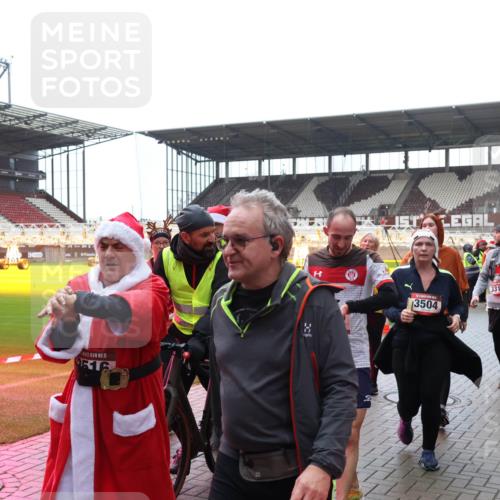 07.12.2025 - St. Pauli X-Mass-Run No. 15 Luisa Fischer http://msf.ph/oto/9387940 07.12.2025 11:48:46 Ziel 15, 9616, 3504, 3313, 2842, 207, 616, 724, 732, 796, 990, 1471, 1474, 1597, 1891, 1911, 1926, 1927, 2008, 2381, 2384, 2432, 2516, 2842, 3023, 3312, 3313, 3388, 3504, 3528, 3542, 3545, 3547, 3602, 3635, 3638, 3646, 3657, 4134, 4423, 4424, 4425, 4426, 4427, 4477, 4480 meine-sportfotos.de