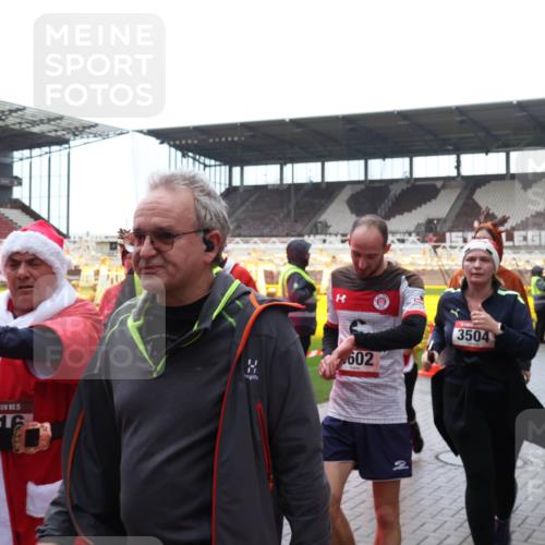 07.12.2025 - St. Pauli X-Mass-Run No. 15 Luisa Fischer http://msf.ph/oto/9387942 07.12.2025 11:48:47 Ziel 15, 9616, 602, 3504, 3313, 2842, 207, 616, 724, 732, 796, 990, 1471, 1474, 1597, 1891, 1911, 1926, 1927, 2008, 2381, 2384, 2432, 2516, 2842, 3023, 3312, 3313, 3388, 3504, 3528, 3542, 3545, 3547, 3602, 3635, 3638, 3646, 3657, 3926, 4134, 4423, 4424, 4425, 4426, 4427, 4477, 4480 meine-sportfotos.de