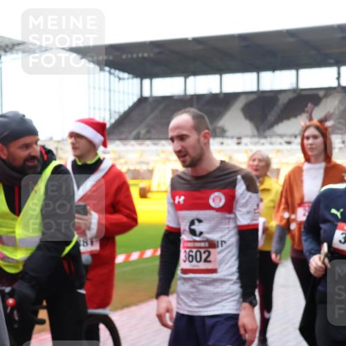 07.12.2025 - St. Pauli X-Mass-Run No. 15 Luisa Fischer http://msf.ph/oto/9387944 07.12.2025 11:48:47 Ziel 81, 3602, 3504, 207, 616, 724, 732, 796, 990, 1471, 1474, 1597, 1891, 1911, 1926, 1927, 2008, 2381, 2384, 2432, 2516, 2842, 3023, 3312, 3313, 3388, 3504, 3528, 3542, 3545, 3547, 3602, 3635, 3638, 3646, 3657, 3926, 4134, 4423, 4424, 4425, 4426, 4427, 4477, 4480 meine-sportfotos.de