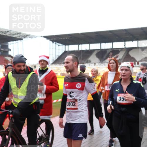 07.12.2025 - St. Pauli X-Mass-Run No. 15 Luisa Fischer http://msf.ph/oto/9387945 07.12.2025 11:48:48 Ziel 381, 3602, 35, 842, 207, 616, 724, 732, 796, 990, 1471, 1474, 1597, 1891, 1911, 1926, 1927, 2008, 2075, 2432, 2516, 2842, 3023, 3312, 3313, 3388, 3504, 3528, 3542, 3545, 3547, 3602, 3635, 3638, 3646, 3657, 3926, 4134, 4423, 4424, 4425, 4426, 4427, 4477, 4480 meine-sportfotos.de
