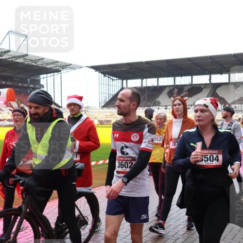 07.12.2025 - St. Pauli X-Mass-Run No. 15 Luisa Fischer http://msf.ph/oto/9387947 07.12.2025 11:48:48 Ziel 352, 201, 81, 15, 3602, 15, 5504, 3312, 2842, 207, 616, 724, 732, 796, 990, 1471, 1474, 1597, 1891, 1911, 1926, 1927, 2008, 2075, 2432, 2516, 2842, 3023, 3312, 3313, 3388, 3504, 3528, 3542, 3545, 3547, 3602, 3635, 3638, 3646, 3657, 3926, 4134, 4423, 4424, 4425, 4426, 4427, 4477, 4480 meine-sportfotos.de