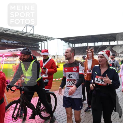 07.12.2025 - St. Pauli X-Mass-Run No. 15 Luisa Fischer http://msf.ph/oto/9387948 07.12.2025 11:48:48 Ziel 15, 16, 2381, 15, 3602, 207, 350, 3312, 2842, 207, 616, 724, 732, 796, 990, 1471, 1474, 1597, 1891, 1911, 1926, 1927, 2008, 2075, 2432, 2516, 2842, 3023, 3312, 3313, 3388, 3504, 3528, 3542, 3545, 3547, 3602, 3635, 3638, 3646, 3657, 3926, 4134, 4423, 4424, 4425, 4426, 4427, 4477, 4480 meine-sportfotos.de