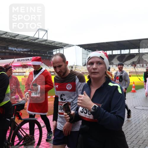 07.12.2025 - St. Pauli X-Mass-Run No. 15 Luisa Fischer http://msf.ph/oto/9387952 07.12.2025 11:48:49 Ziel 238, 36, 350, 3312, 2842, 207, 616, 724, 732, 796, 990, 1471, 1474, 1597, 1891, 1911, 1926, 1927, 2008, 2075, 2148, 2432, 2842, 3023, 3312, 3313, 3388, 3504, 3528, 3542, 3545, 3547, 3602, 3635, 3638, 3646, 3657, 3926, 4134, 4423, 4424, 4426, 4477, 4480 meine-sportfotos.de