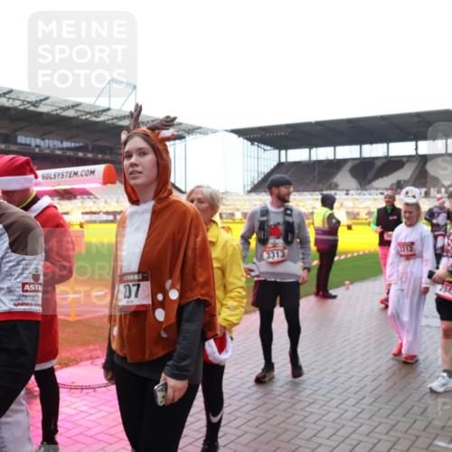 07.12.2025 - St. Pauli X-Mass-Run No. 15 Luisa Fischer http://msf.ph/oto/9387958 07.12.2025 11:48:51 Ziel 1910, 07, 3313, 2312, 15, 602, 2842, 207, 616, 724, 732, 796, 990, 1471, 1474, 1597, 1613, 1891, 1911, 1926, 1927, 2008, 2075, 2148, 2432, 2717, 2718, 2842, 3023, 3312, 3388, 3504, 3528, 3542, 3545, 3547, 3602, 3635, 3638, 3646, 3657, 3926, 4134, 4423, 4424, 4426, 4477, 4480 meine-sportfotos.de