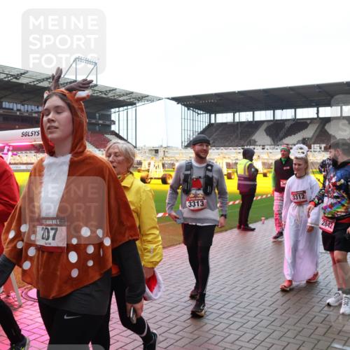 07.12.2025 - St. Pauli X-Mass-Run No. 15 Luisa Fischer http://msf.ph/oto/9387959 07.12.2025 11:48:51 Ziel 15, 207, 3313, 30, 3312, 2842, 207, 616, 724, 732, 796, 990, 1471, 1474, 1597, 1613, 1891, 1911, 1926, 1927, 2008, 2075, 2148, 2432, 2717, 2718, 2842, 3023, 3312, 3388, 3504, 3528, 3542, 3545, 3547, 3602, 3635, 3638, 3646, 3657, 3926, 4134, 4423, 4424, 4426, 4477, 4480 meine-sportfotos.de