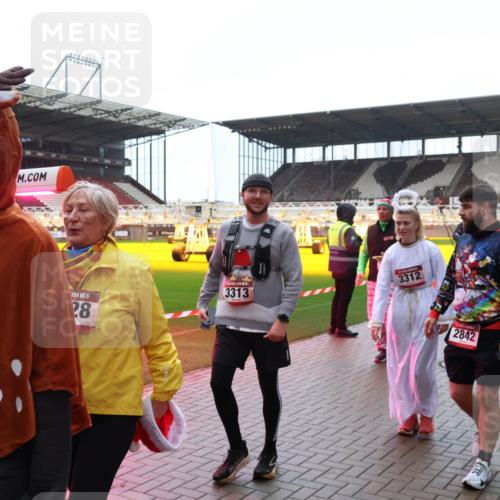 07.12.2025 - St. Pauli X-Mass-Run No. 15 Luisa Fischer http://msf.ph/oto/9387960 07.12.2025 11:48:51 Ziel 15, 07, 15, 28, 3313, 3312, 2842, 207, 616, 724, 732, 796, 990, 1471, 1474, 1597, 1613, 1891, 1911, 1926, 1927, 2008, 2075, 2148, 2432, 2717, 2718, 2842, 3023, 3312, 3388, 3504, 3528, 3542, 3545, 3547, 3602, 3635, 3638, 3646, 3657, 3926, 4134, 4423, 4424, 4426, 4477, 4480 meine-sportfotos.de