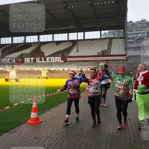 07.12.2025 - St. Pauli X-Mass-Run No. 15 Fabian Wolf http://msf.ph/oto/9387964 07.12.2025 10:18:48 Ziel 721, 1034, 1607, 1671, 2152, 2631, 2925, 3862, 4521, 4522, 4524, 4547 meine-sportfotos.de