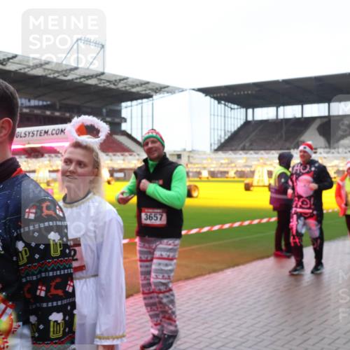 07.12.2025 - St. Pauli X-Mass-Run No. 15 Luisa Fischer http://msf.ph/oto/9387974 07.12.2025 11:48:55 Ziel 3657, 201, 207, 616, 724, 732, 796, 990, 1613, 1891, 1911, 1926, 1927, 1966, 1967, 2008, 2075, 2148, 2432, 2717, 2718, 3023, 3388, 3504, 3528, 3542, 3545, 3547, 3602, 3635, 3638, 3646, 3657, 3926, 4134, 4423, 4424, 4426, 4477, 4480 meine-sportfotos.de