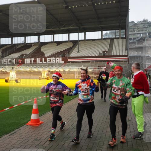 07.12.2025 - St. Pauli X-Mass-Run No. 15 Fabian Wolf http://msf.ph/oto/9387976 07.12.2025 10:18:49 Ziel 721, 1034, 1607, 1671, 2152, 2631, 2925, 3862, 4521, 4522, 4524, 4547 meine-sportfotos.de