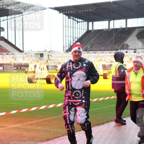 07.12.2025 - St. Pauli X-Mass-Run No. 15 Luisa Fischer http://msf.ph/oto/9387978 07.12.2025 11:48:56 Ziel 15, 57, 1, 4, 4, 3547, 207, 616, 732, 990, 1613, 1891, 1911, 1926, 1927, 1966, 1967, 2008, 2075, 2148, 2432, 2717, 2718, 3023, 3388, 3504, 3528, 3542, 3545, 3547, 3602, 3635, 3638, 3646, 3657, 3926, 4134, 4423, 4424, 4426, 4477, 4480 meine-sportfotos.de
