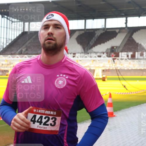 07.12.2025 - St. Pauli X-Mass-Run No. 15 Luisa Fischer http://msf.ph/oto/9387987 07.12.2025 11:49:08 Ziel 5, 4423, 1911, 24, 146, 244, 548, 616, 732, 990, 1613, 1891, 1911, 1926, 1927, 1966, 1967, 2008, 2075, 2148, 2432, 2717, 2718, 3023, 3388, 3504, 3528, 3635, 3638, 3646, 3657, 3926, 4134, 4423, 4424, 4426, 4477, 4480 meine-sportfotos.de