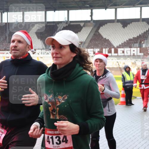 07.12.2025 - St. Pauli X-Mass-Run No. 15 Luisa Fischer http://msf.ph/oto/9387995 07.12.2025 11:49:11 Ziel 917, 4134, 3638, 732, 24, 146, 244, 548, 616, 701, 703, 732, 990, 1613, 1891, 1911, 1926, 1927, 1966, 1967, 2008, 2075, 2148, 2432, 2717, 2718, 3023, 3388, 3504, 3528, 3635, 3638, 3646, 3657, 3926, 4134, 4423, 4424, 4426, 4477, 4480 meine-sportfotos.de