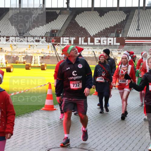 07.12.2025 - St. Pauli X-Mass-Run No. 15 Luisa Fischer http://msf.ph/oto/9387996 07.12.2025 11:49:20 Ziel 200, 15, 3635, 732, 2008, 3388, 27, 616, 1966, 24, 146, 244, 548, 616, 701, 703, 732, 1613, 1891, 1911, 1926, 1927, 1966, 1967, 2008, 2075, 2148, 2432, 2717, 2718, 3023, 3388, 3646, 3926, 4134, 4423, 4424, 4426, 4477, 4480 meine-sportfotos.de