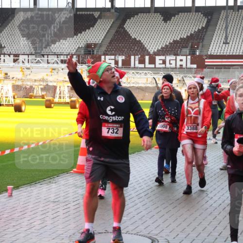 07.12.2025 - St. Pauli X-Mass-Run No. 15 Luisa Fischer http://msf.ph/oto/9387999 07.12.2025 11:49:21 Ziel 10, 15, 5, 2008, 732, 3388, 214, 1966, 24, 146, 244, 548, 616, 701, 703, 732, 1613, 1891, 1911, 1926, 1927, 1966, 1967, 2008, 2075, 2148, 2432, 2717, 2718, 3023, 3388, 3646, 3926, 4134, 4423, 4424, 4426, 4477, 4480 meine-sportfotos.de