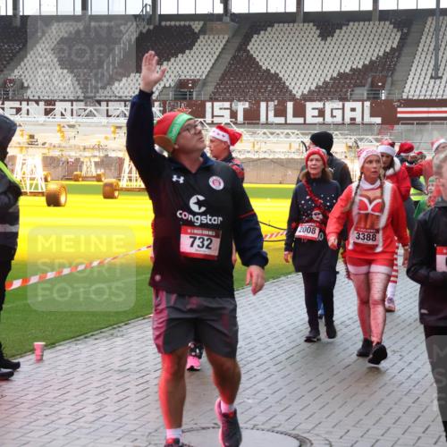 07.12.2025 - St. Pauli X-Mass-Run No. 15 Luisa Fischer http://msf.ph/oto/9388000 07.12.2025 11:49:21 Ziel 1, 732, 2008, 3388, 1966, 24, 146, 244, 548, 616, 701, 703, 732, 1613, 1891, 1911, 1926, 1927, 1966, 1967, 2008, 2075, 2148, 2432, 2717, 2718, 3023, 3388, 3646, 3926, 4134, 4423, 4424, 4426, 4477, 4480 meine-sportfotos.de