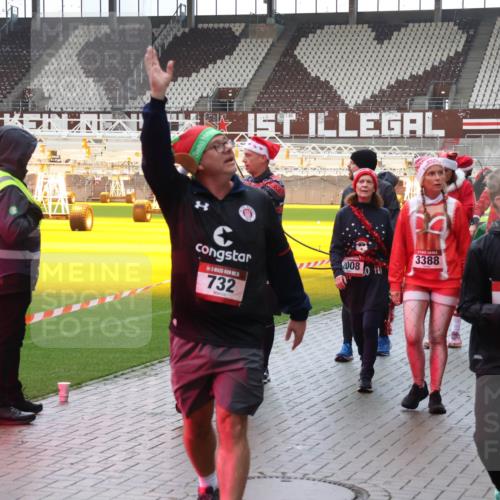 07.12.2025 - St. Pauli X-Mass-Run No. 15 Luisa Fischer http://msf.ph/oto/9388001 07.12.2025 11:49:22 Ziel 732, 3388, 2008, 61, 1966, 24, 24, 146, 244, 548, 616, 701, 703, 732, 1613, 1891, 1911, 1926, 1927, 1966, 1967, 2008, 2075, 2148, 2432, 2717, 2718, 3023, 3388, 3646, 3926, 4134, 4423, 4424, 4426, 4477, 4480 meine-sportfotos.de