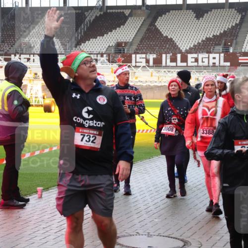 07.12.2025 - St. Pauli X-Mass-Run No. 15 Luisa Fischer http://msf.ph/oto/9388004 07.12.2025 11:49:22 Ziel 61, 5, 732, 2008, 3388, 1966, 23, 24, 146, 244, 548, 616, 701, 703, 732, 1613, 1891, 1911, 1926, 1927, 1966, 1967, 2008, 2075, 2148, 2432, 2717, 2718, 3023, 3388, 3646, 3926, 4134, 4423, 4424, 4426, 4477, 4480 meine-sportfotos.de