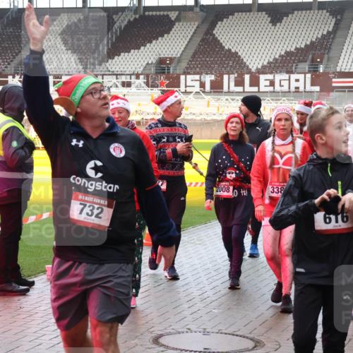 07.12.2025 - St. Pauli X-Mass-Run No. 15 Luisa Fischer http://msf.ph/oto/9388006 07.12.2025 11:49:23 Ziel 15, 732, 2008, 338, 616, 23, 24, 146, 244, 548, 616, 701, 703, 732, 1613, 1891, 1911, 1926, 1927, 1966, 1967, 1992, 1993, 2008, 2075, 2148, 2432, 2717, 2718, 3023, 3388, 3646, 3926, 4134, 4423, 4424, 4426, 4477, 4480 meine-sportfotos.de