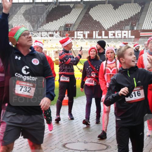 07.12.2025 - St. Pauli X-Mass-Run No. 15 Luisa Fischer http://msf.ph/oto/9388007 07.12.2025 11:49:23 Ziel 732, 1927, 2008, 3, 14, 1966, 616, 0, 00, 24, 146, 244, 548, 616, 701, 703, 732, 1613, 1891, 1911, 1926, 1927, 1966, 1967, 1992, 1993, 2008, 2075, 2148, 2432, 2717, 2718, 3023, 3388, 3646, 3926, 4134, 4423, 4424, 4426, 4477, 4480 meine-sportfotos.de