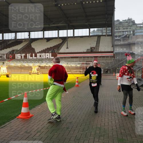 07.12.2025 - St. Pauli X-Mass-Run No. 15 Fabian Wolf http://msf.ph/oto/9388008 07.12.2025 10:18:51 Ziel 721, 1034, 2152, 2631, 2925, 3862, 4521, 4522, 4524, 4547 meine-sportfotos.de