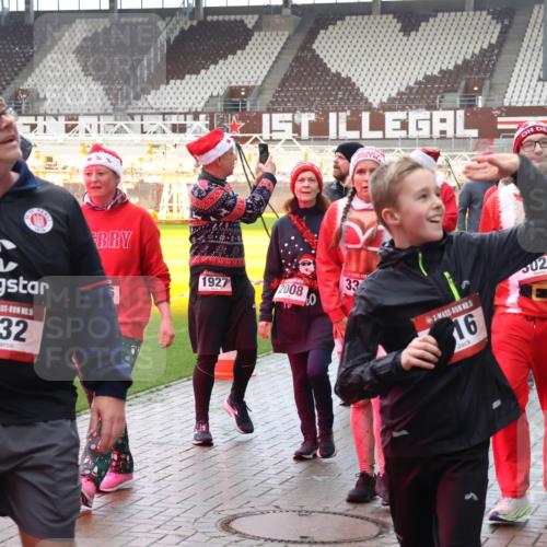 07.12.2025 - St. Pauli X-Mass-Run No. 15 Luisa Fischer http://msf.ph/oto/9388009 07.12.2025 11:49:23 Ziel 5, 732, 19, 1927, 2008, 33, 5, 16, 023, 196, 24, 146, 244, 548, 616, 701, 703, 732, 1613, 1891, 1911, 1926, 1927, 1966, 1967, 1992, 1993, 2008, 2075, 2148, 2432, 2717, 2718, 3023, 3388, 3646, 3926, 4134, 4423, 4424, 4426, 4477, 4480 meine-sportfotos.de