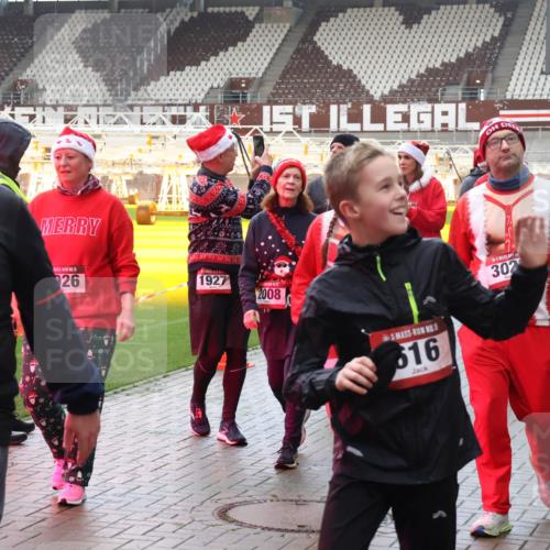 07.12.2025 - St. Pauli X-Mass-Run No. 15 Luisa Fischer http://msf.ph/oto/9388010 07.12.2025 11:49:24 Ziel 64, 5, 732, 15, 26, 1927, 2008, 5, 616, 302, 2075, 666, 24, 146, 244, 360, 548, 701, 703, 732, 1613, 1891, 1911, 1926, 1927, 1966, 1967, 1992, 1993, 2008, 2075, 2148, 2432, 2717, 2718, 3023, 3388, 3646, 3926, 4134, 4423, 4424, 4426, 4477, 4480 meine-sportfotos.de