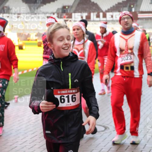 07.12.2025 - St. Pauli X-Mass-Run No. 15 Luisa Fischer http://msf.ph/oto/9388013 07.12.2025 11:49:24 Ziel 1926, 5, 616, 3023, 24, 146, 244, 360, 548, 701, 703, 732, 1613, 1891, 1911, 1926, 1927, 1966, 1967, 1992, 1993, 2008, 2075, 2148, 2432, 2717, 2718, 3023, 3388, 3646, 3926, 4134, 4423, 4424, 4426, 4477, 4480 meine-sportfotos.de