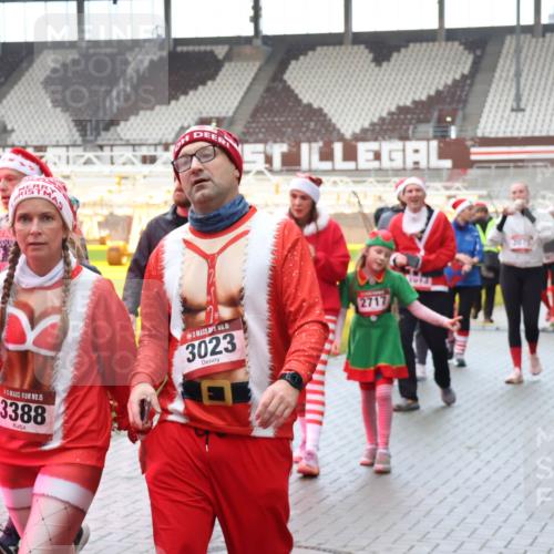 07.12.2025 - St. Pauli X-Mass-Run No. 15 Luisa Fischer http://msf.ph/oto/9388018 07.12.2025 11:49:26 Ziel 15, 3388, 15, 3023, 2717, 2075, 24, 146, 244, 360, 548, 701, 703, 1613, 1891, 1911, 1926, 1966, 1967, 1992, 1993, 2008, 2075, 2148, 2432, 2717, 2718, 3023, 3388, 3646, 3926, 4134, 4423, 4424, 4426, 4477, 4480 meine-sportfotos.de