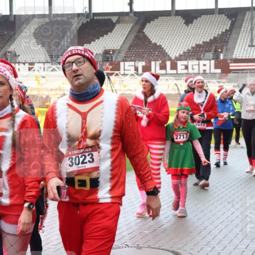 07.12.2025 - St. Pauli X-Mass-Run No. 15 Luisa Fischer http://msf.ph/oto/9388020 07.12.2025 11:49:26 Ziel 15, 3388, 15, 3023, 2717, 1013, 2075, 24, 146, 244, 360, 548, 701, 703, 1613, 1891, 1911, 1926, 1966, 1967, 1992, 1993, 2008, 2075, 2148, 2432, 2717, 2718, 3023, 3388, 3646, 3926, 4134, 4423, 4424, 4426, 4477, 4480 meine-sportfotos.de