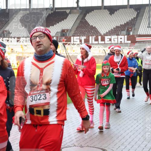 07.12.2025 - St. Pauli X-Mass-Run No. 15 Luisa Fischer http://msf.ph/oto/9388021 07.12.2025 11:49:26 Ziel 15, 3388, 15, 3023, 2717, 13, 2075, 1966, 24, 146, 244, 360, 548, 701, 703, 1613, 1891, 1911, 1926, 1966, 1967, 1992, 1993, 2008, 2075, 2148, 2432, 2717, 2718, 3023, 3388, 3646, 3926, 4134, 4423, 4424, 4426, 4477, 4480 meine-sportfotos.de