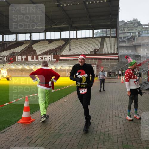 07.12.2025 - St. Pauli X-Mass-Run No. 15 Fabian Wolf http://msf.ph/oto/9388023 07.12.2025 10:18:52 Ziel 721, 1034, 2152, 2925, 3862, 4521, 4522, 4524, 4547 meine-sportfotos.de